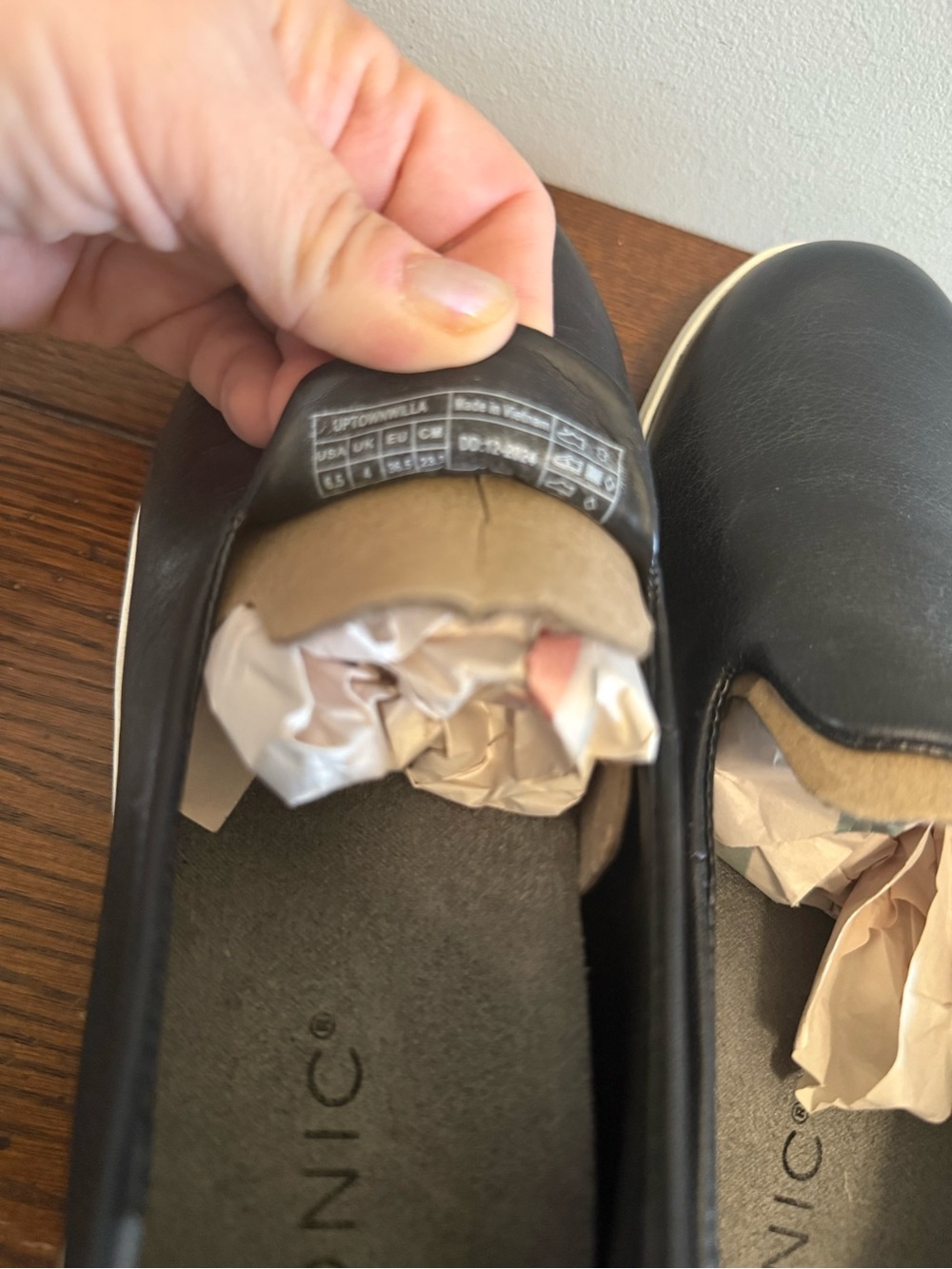 Vionic Uptown Willa Black Slip-On Leather Sneakers with White Sole NEW - Picture 7 of 8